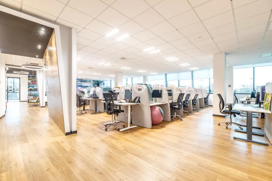 Zagreb, Avenija Dubrovnik, novouređen poslovni prostor 683,66 m²