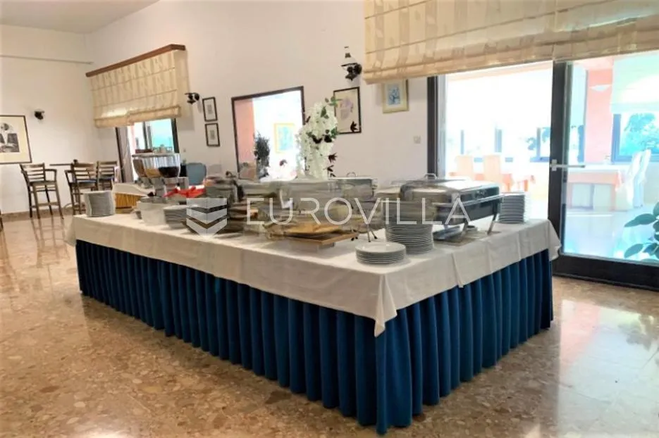 istra, krnica, hotel s uhodanim poslovanjem 100 metara od plaže, investcijia - slika 12