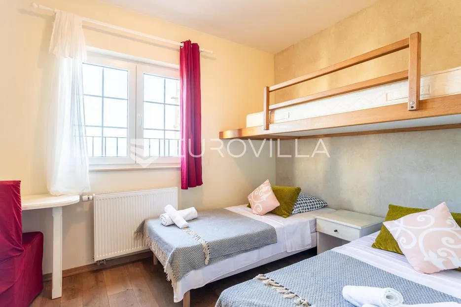 brač, supetar, kuća ukupne površine 372 m² na zemljištu površine 411 m² - slika 22