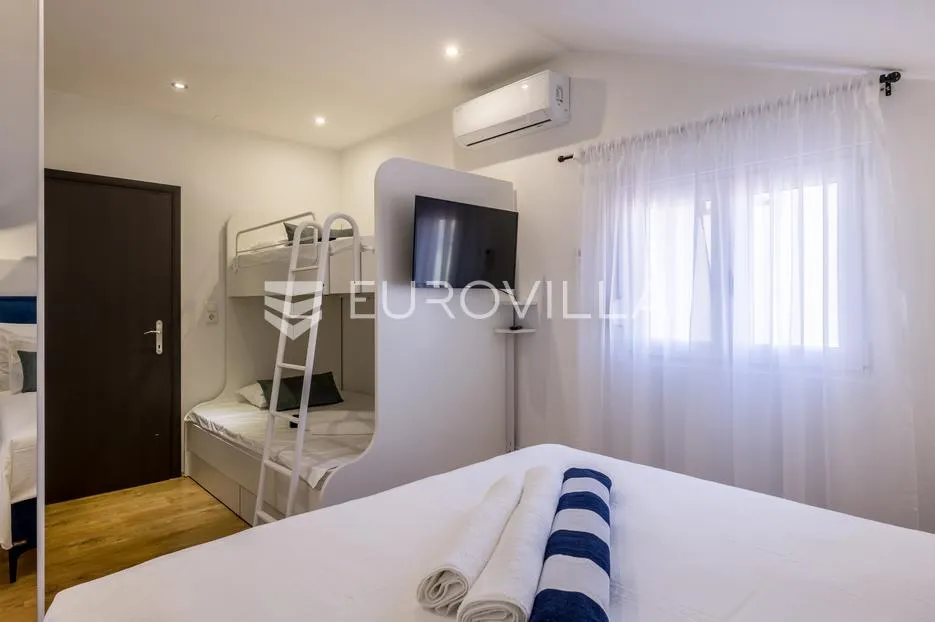 kaštel stari, atraktivna kuća s bazenom na mirnoj lokaciji - slika 9