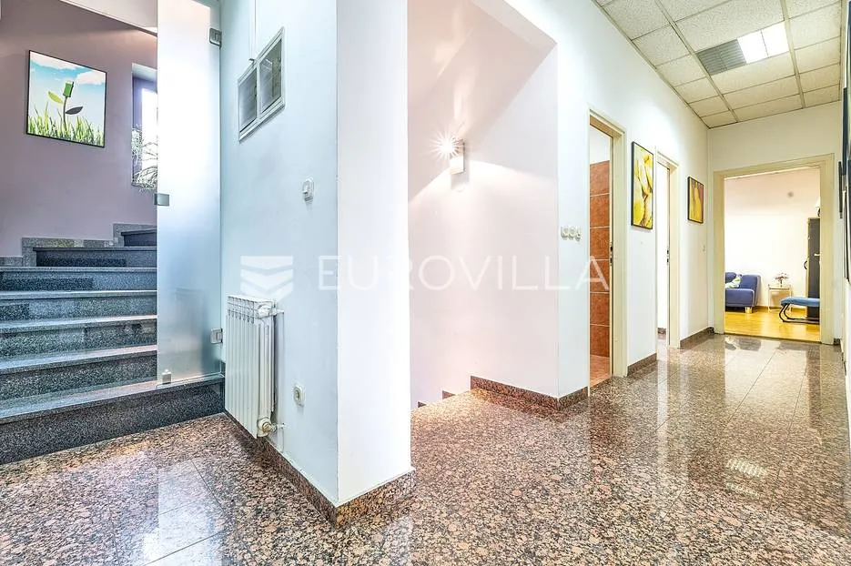 zagreb, maksimir, višesoban dvoetažan stan, ured 320 m² prvi kat i potkrovlje - slika 10