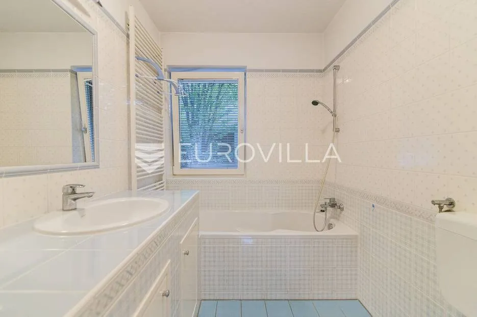 zagreb, srebrnjak, prekrasan dvoetažni stan 127 m² s vrtom i terasom - slika 11