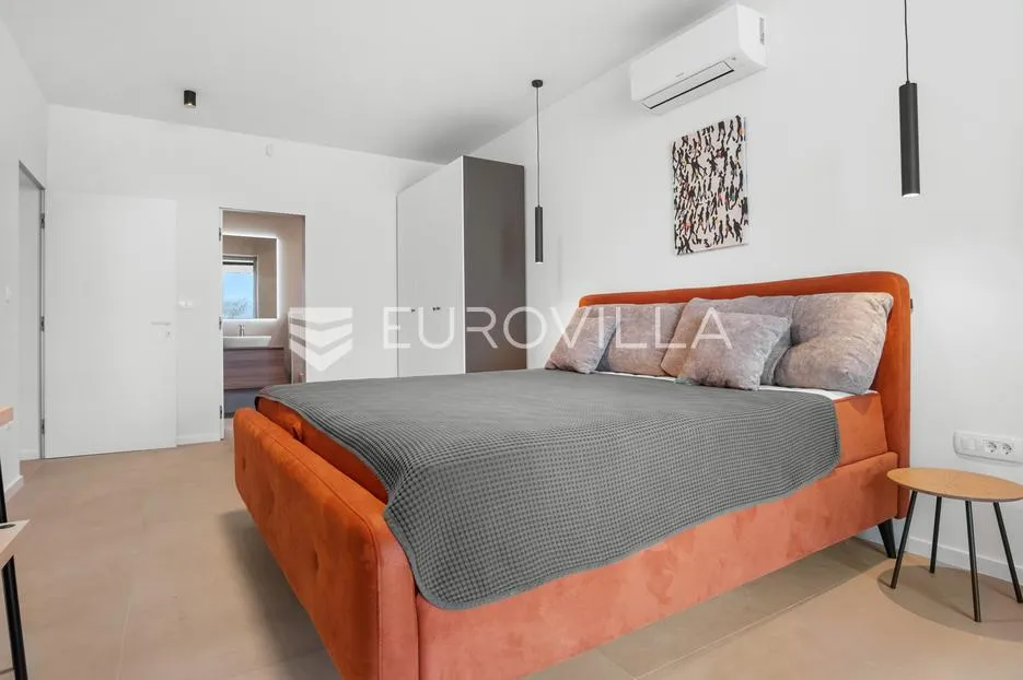 istra, rovinjsko selo, jedinstvena katnica 250 m² - slika 18