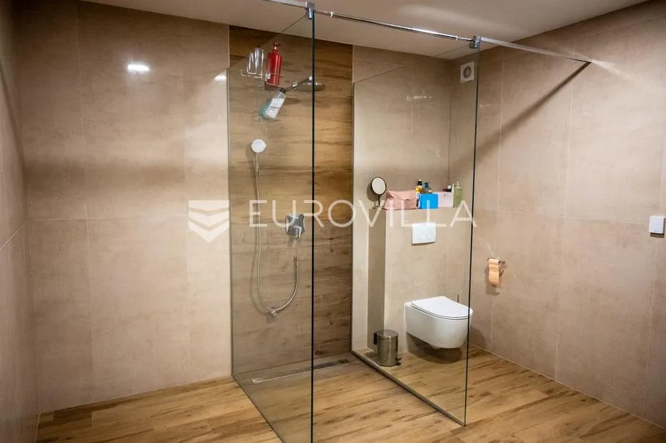 osijek, cvjetno naselje, stan 120 m2, prvi kat s lođom 44 m2 - slika 11