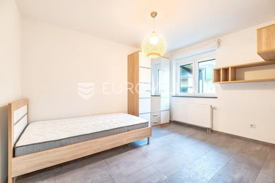 sveti ivan zelina, prekrasna dvojna kuća površine 385 m² - slika 8