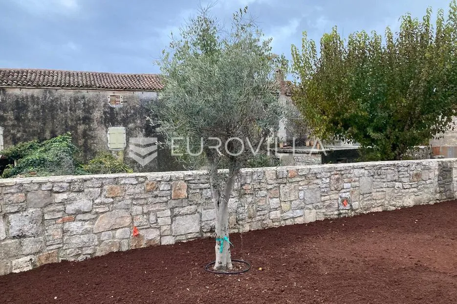 istra, okolica bala, kamena dizajnerska kuća 176 m² s bazenom - slika 41