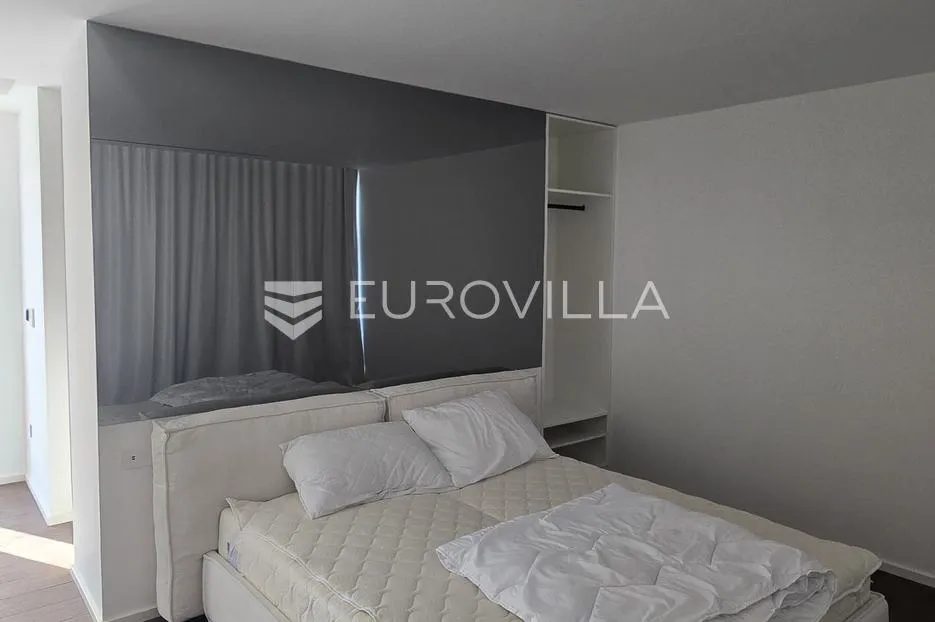 vodice, vrhunski opremljena i namještena luksuzna novoizgrađena vila - slika 9