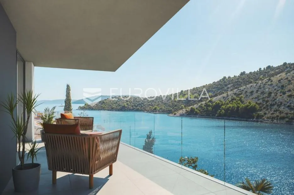 Vinišće, prvi red do mora, zemljište s građevinskom dozvolom 605 m2 - Vinišće, Marina