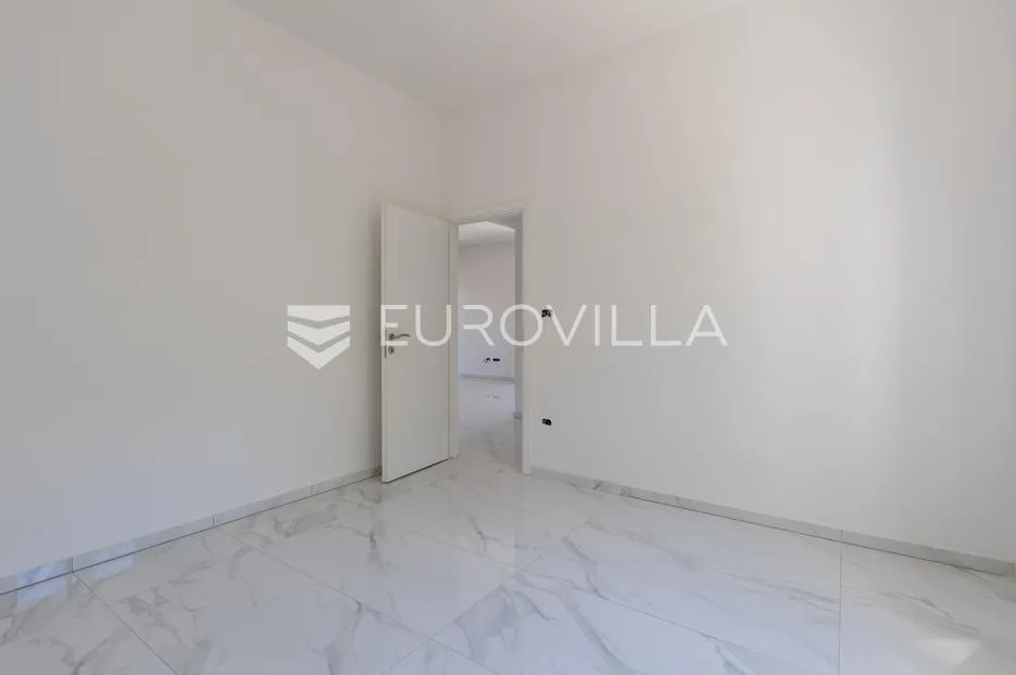 istra, poreč okolica, moderan stan u prizemlju s velikim vrtom - slika 10
