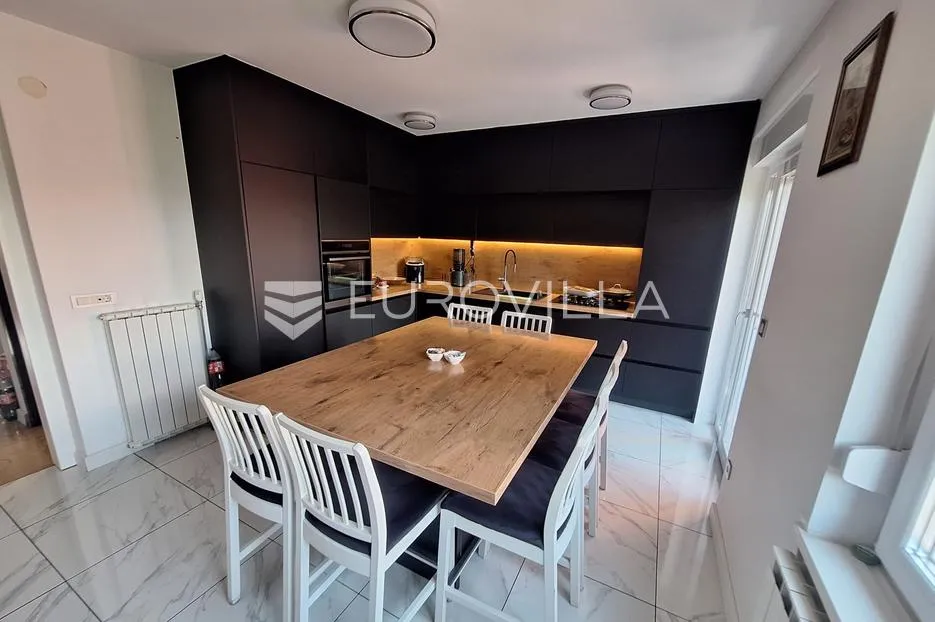 karlovac, luščić, kuća 345 m², novouređena, odlična lokacija - slika 5