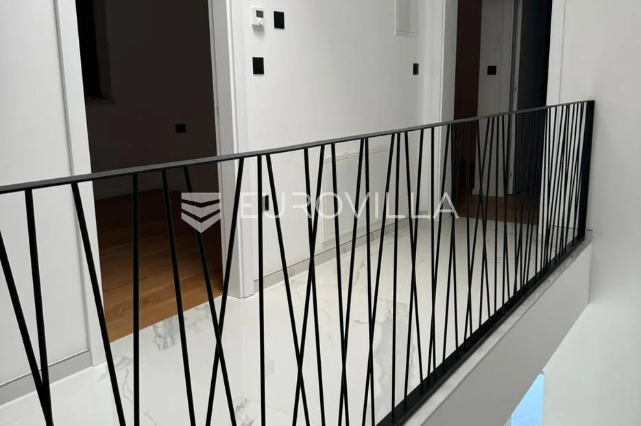 opatija, pobri, troetažni stan u novogradnji 269,38 m² - slika 2