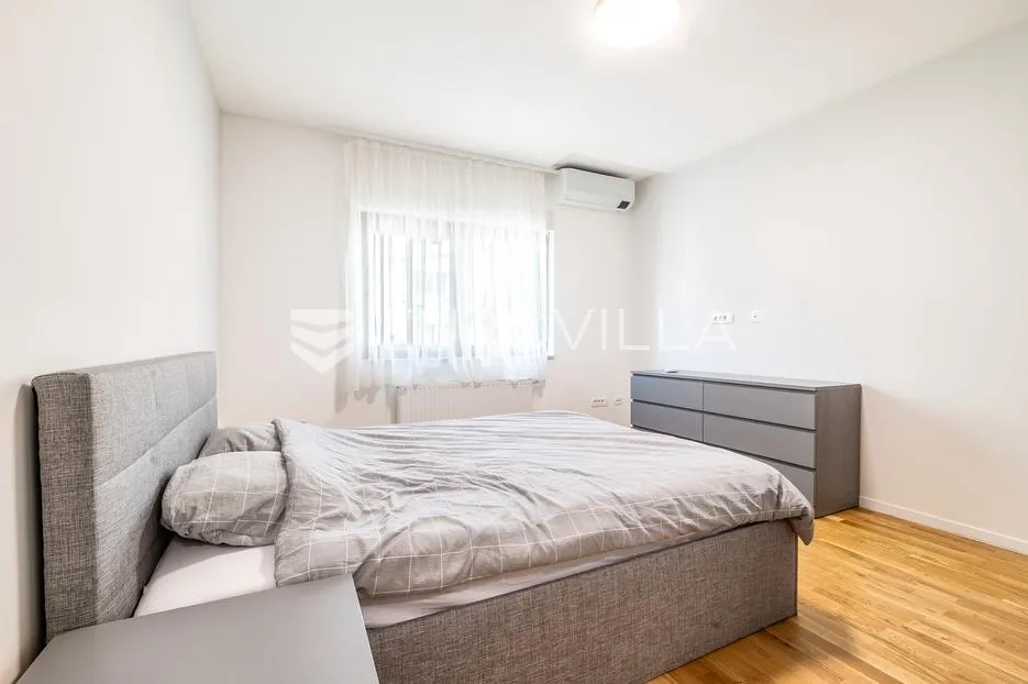 zagreb, trokut, prekrasan dvosoban stan 50 m², parking - slika 4