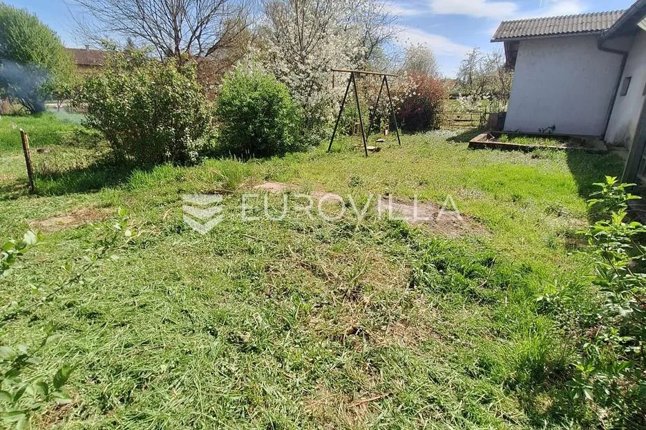 karlovac, borlin, kuća 720 m² s poslovnim prostorom, gospodarskom zgradom i nogometnim terenom - slika 22