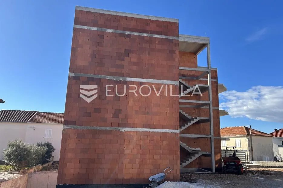 trogir, okrug gornji, apartman s5 na drugom katu površine od 76 m² s krovnom terasom - slika 13