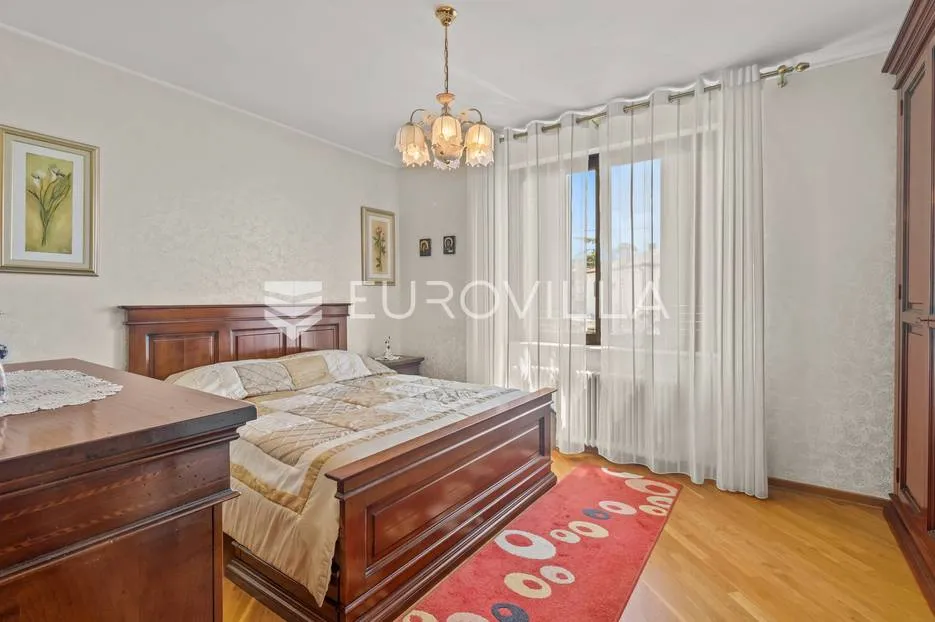 istra, umag - unikatna villa nkp 400 m2 na svega 30 m od mora - slika 34