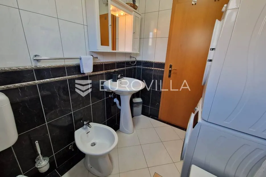 istra, pula - veli vrh, dvije samostojeće prizemnice sa bazenom nkp 50 m2 i 90 m2 - slika 37