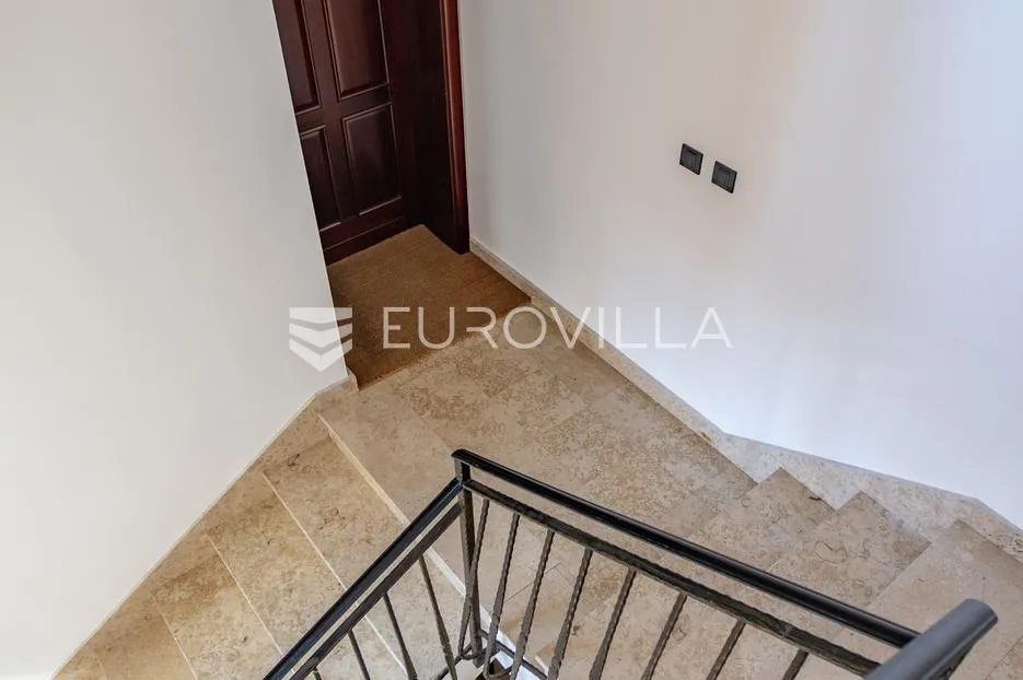 istra, rovinj, prostran poslovni 171 m2 prostor u centru grada - slika 26
