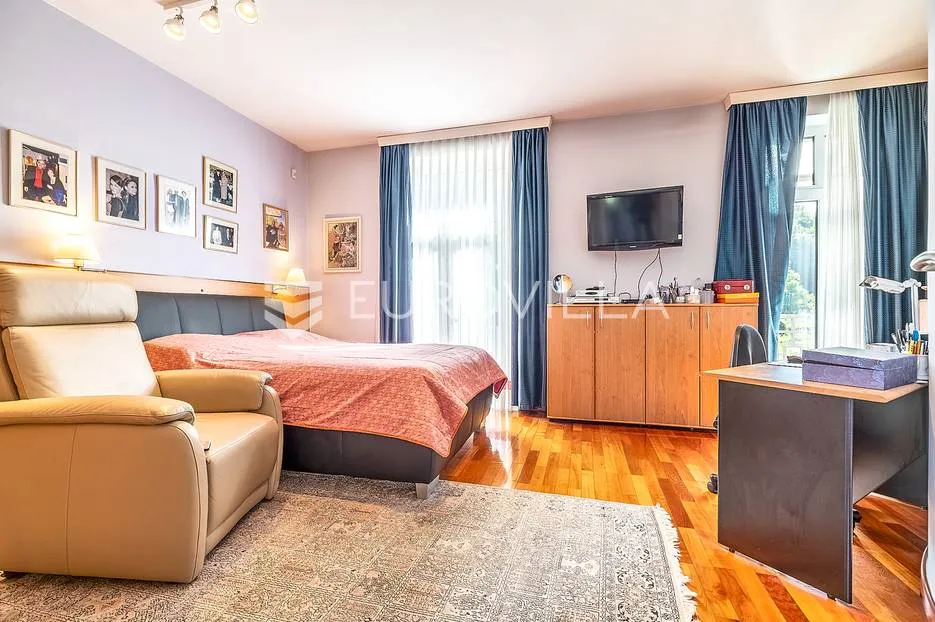 samobor, centar prekrasna obiteljska kuća 760 m² na parceli 1000 m² - slika 15