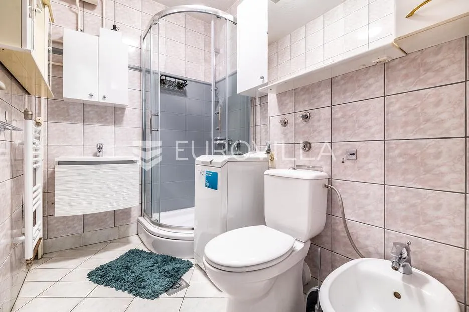 zagreb, dugave, trosoban stan 60 m² s loggiom - slika 6