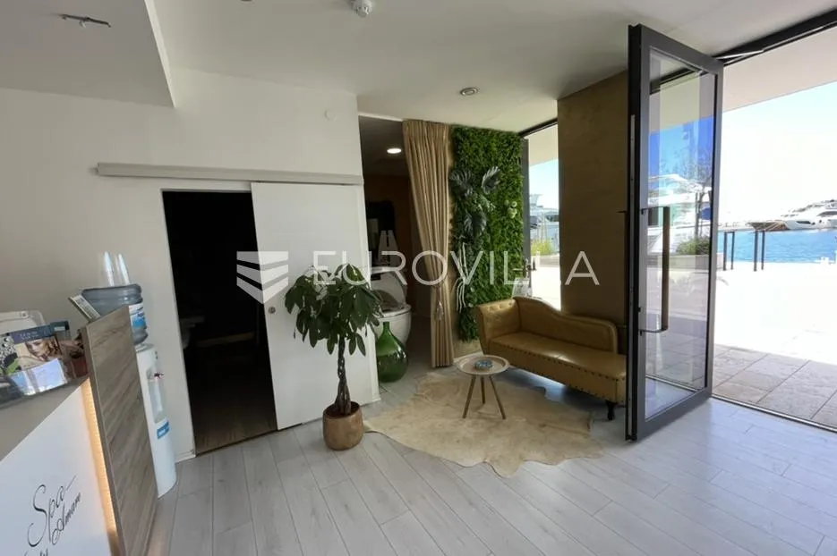istra, rovinj, uhodani beauty studio u aci marini rovinj, prodaja poslovanja i inventara - slika 5