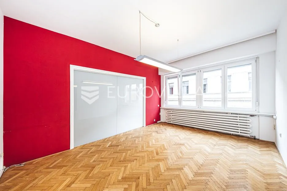 Zagreb, Centar, prostran troiposoban stan/ ured 103 m² na prestižnoj lokaciji