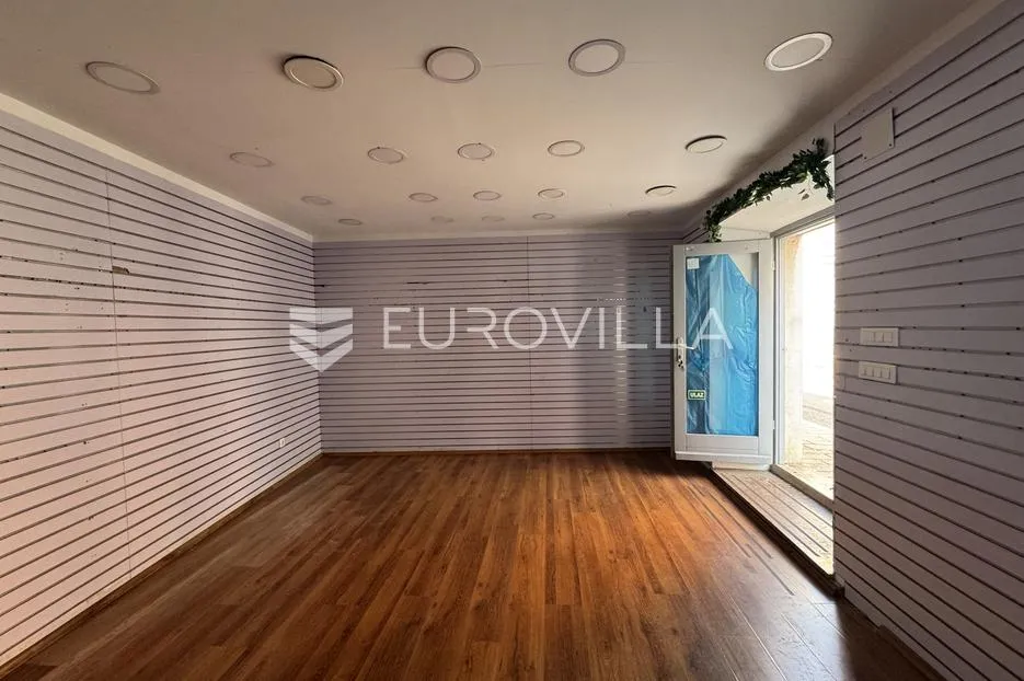 istra, rovinj, najam poslovnog prostora 20m2 u blizini glavnog trga - slika 2