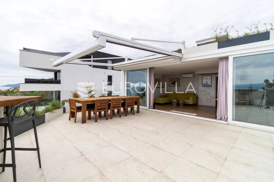 opatija, volosko, luksuzan penthaus 267 m², krovna terasa s jacuzzijem - slika 7