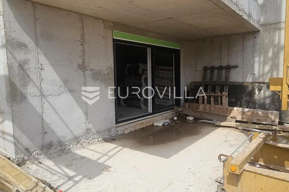 Trogir,, Seget Donji stan 71,65 m² s vrtom u novogradnji s garažom i liftom
