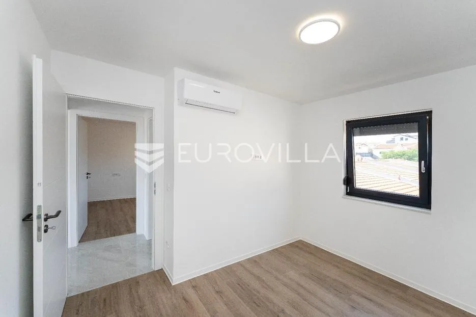 zadar, vir, luksuzna villa sa šest stambenih jedinica, samo 250m od mora - slika 28