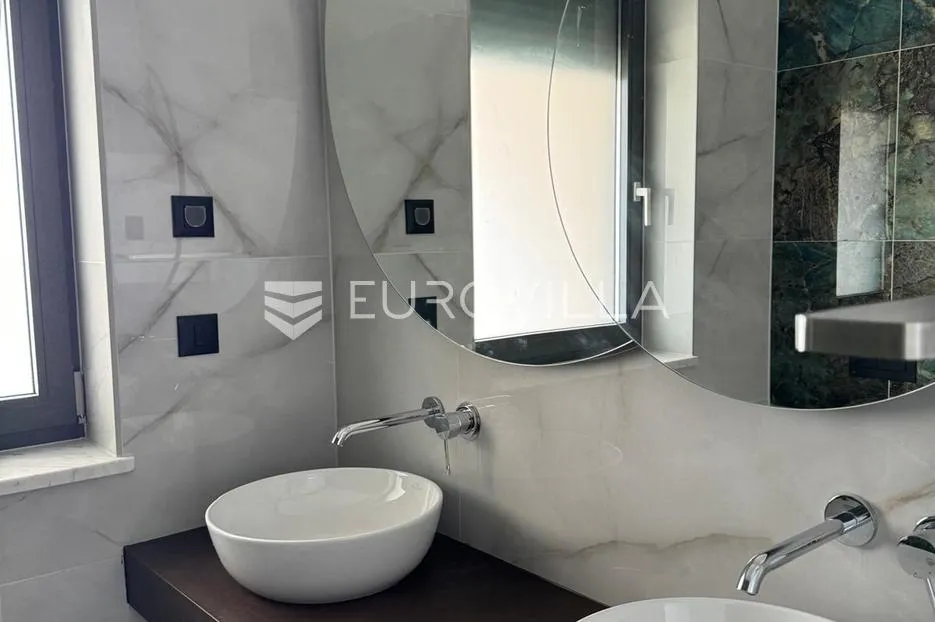opatija, pobri, dvoetažni stan s vrtom i pogledom na more, ukupne površine 162,29 m² - slika 14