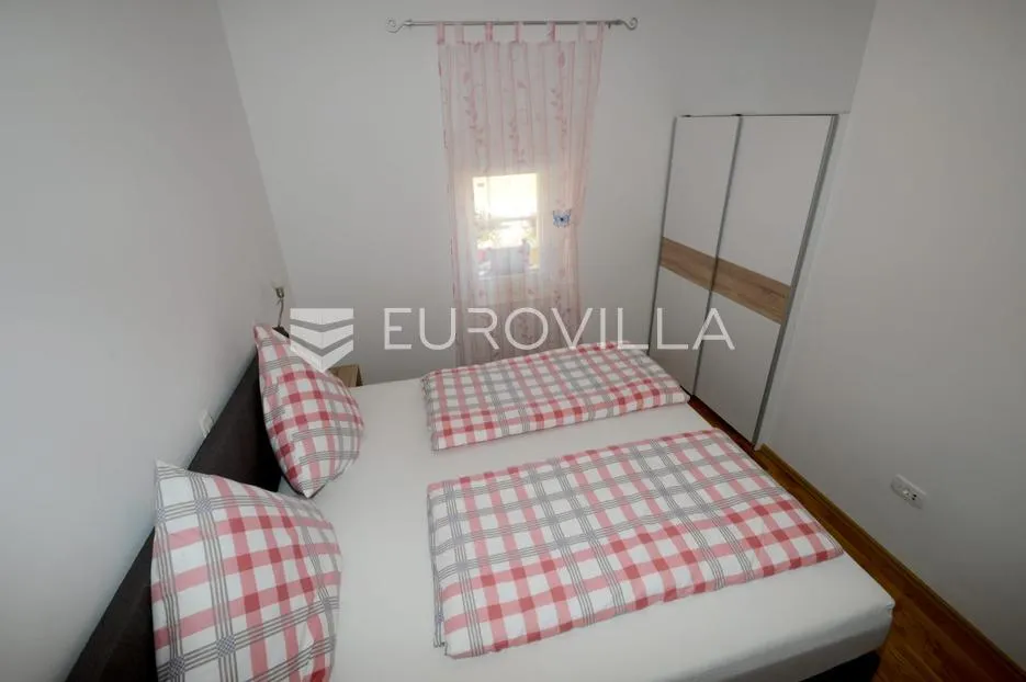 istra, okolica višnjana, apartmanska kuća 500 m² s bazenom i 4 stambene jedinice - slika 22
