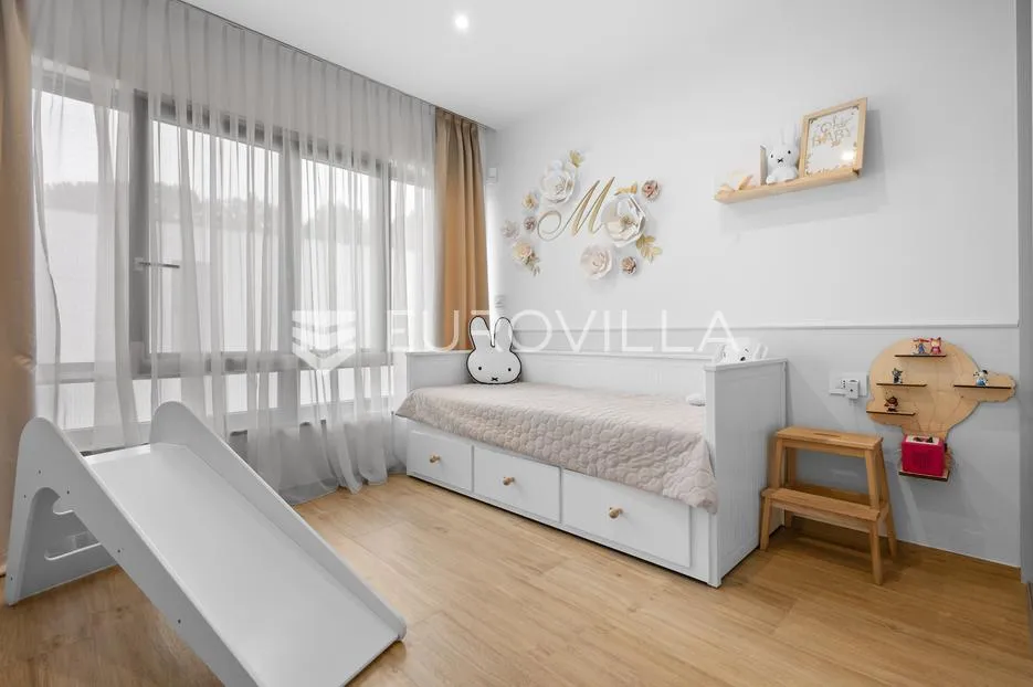 pula, veli vrh, moderna samostojeća vila s grijanim bazenom, teretanom, konobom, garažom - slika 25