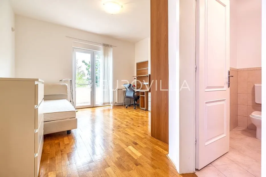 šalata prekrasna obiteljska vila s bazenom - slika 9