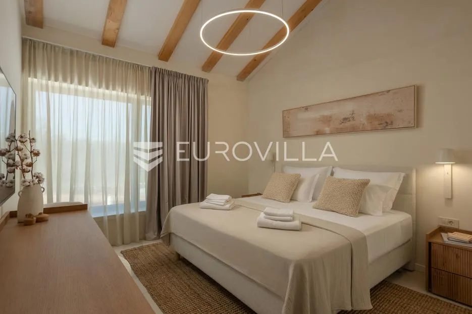istra, labin, vrhunska moderna villa "e", grijani bazen 48 m², 2642 m² uređene okućnice - slika 39