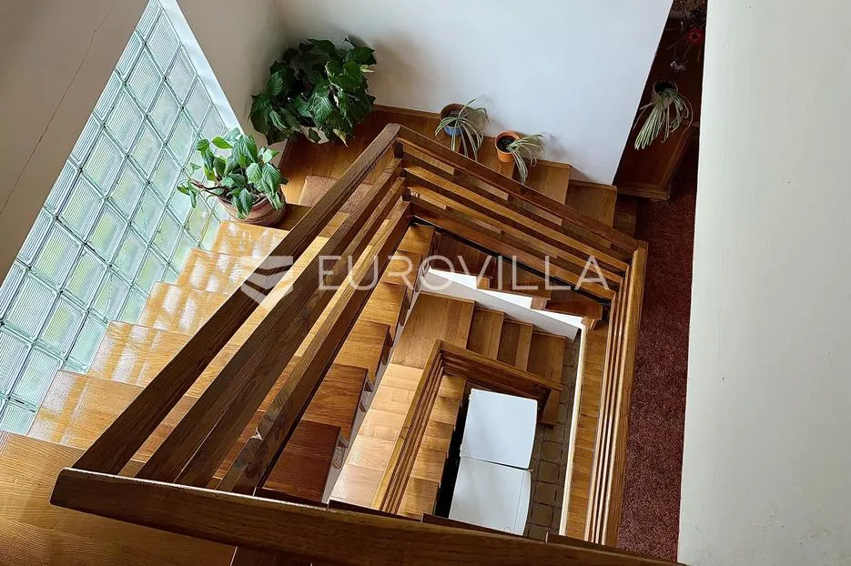 bjelovar, centar, obiteljska kuća površine 385 m² - slika 7