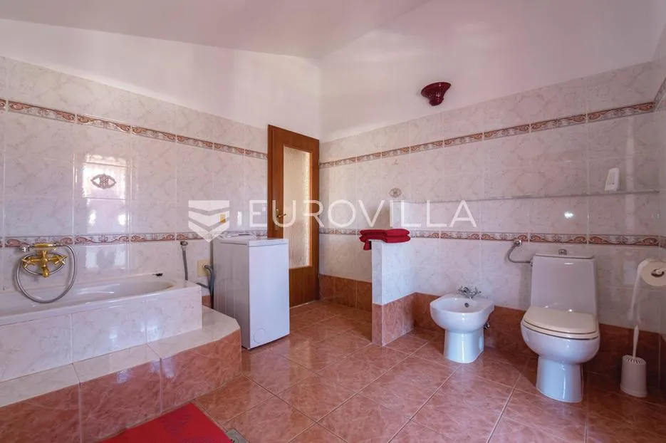 istra, premantura, duplex kuća 260 m² s pogledom na more i bazenom 24 m² - slika 14