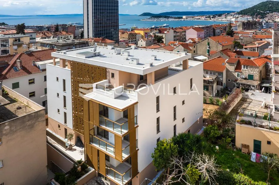 split, blizina centra, dvosoban stan s velikim, predivnim vrtom - slika 14