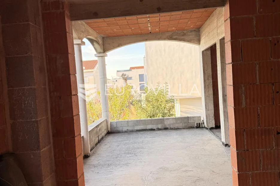 zadar, diklo – kuća u roh-bau fazi s 6 stambenih jedinica i otvorenim pogledom na more - slika 9