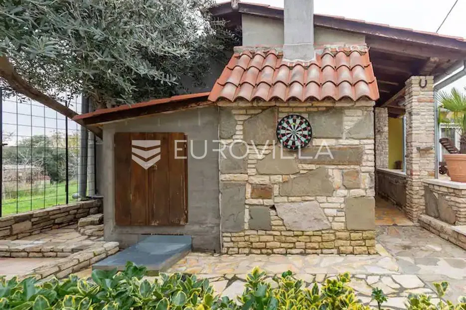 istra, pula - veli vrh, dvije samostojeće prizemnice sa bazenom nkp 50 m2 i 90 m2 - slika 15