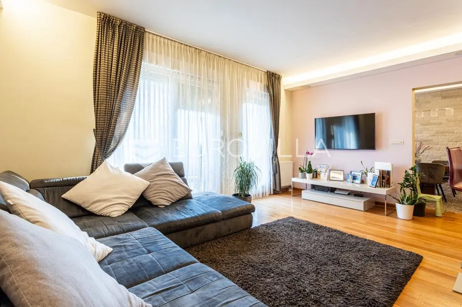 split, pazdigrad, prostran dvosoban stan 142 m² s garažom i uređenim dvorištem - slika 3