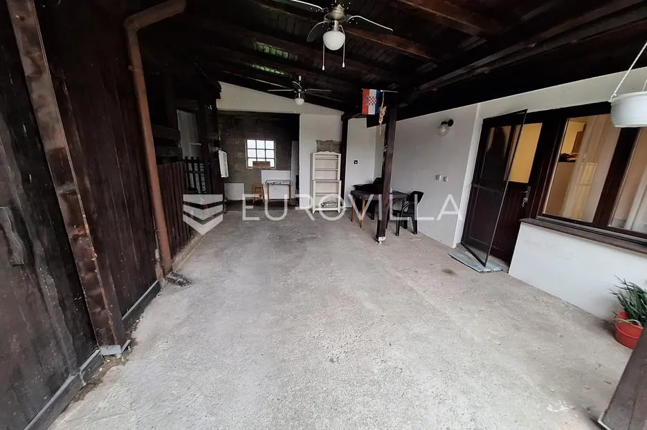 draganić, kuća 231 m², uređena na mirnoj lokaciji - slika 9
