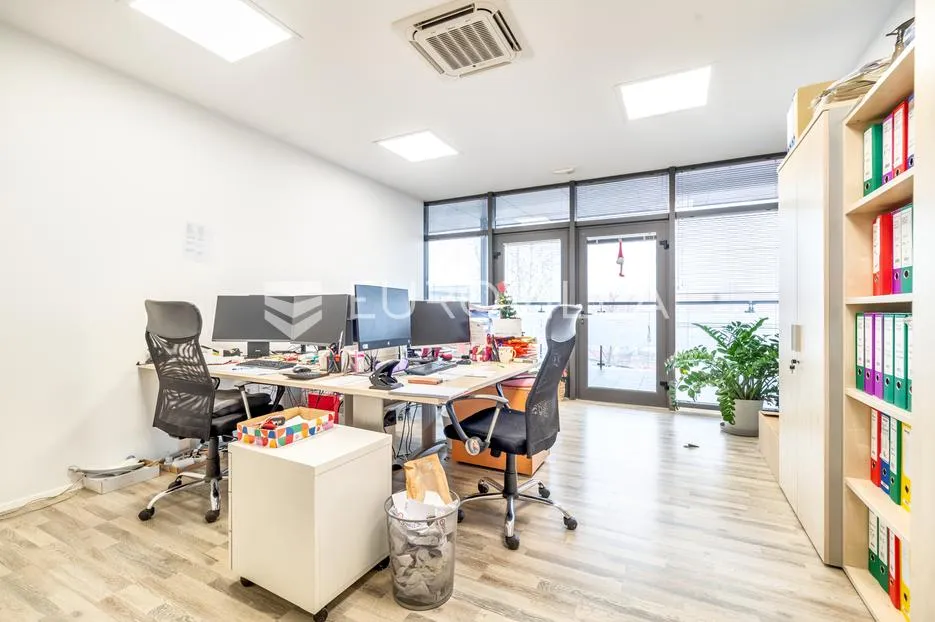 zabok, poslovni prostor, 50 m² na atraktivnoj lokaciji - slika 1
