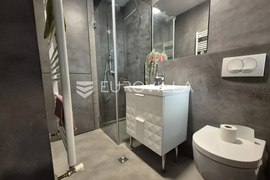 zagreb, kvatrić, trosoban stan 124 m² - slika 9