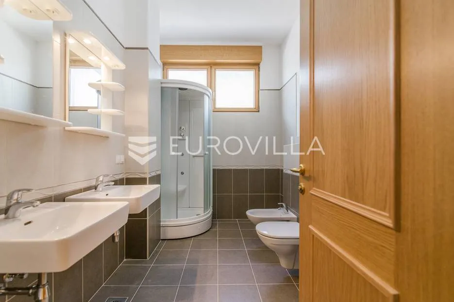 šestinski vrh, četverosoban stan 130 m², za najam - slika 11