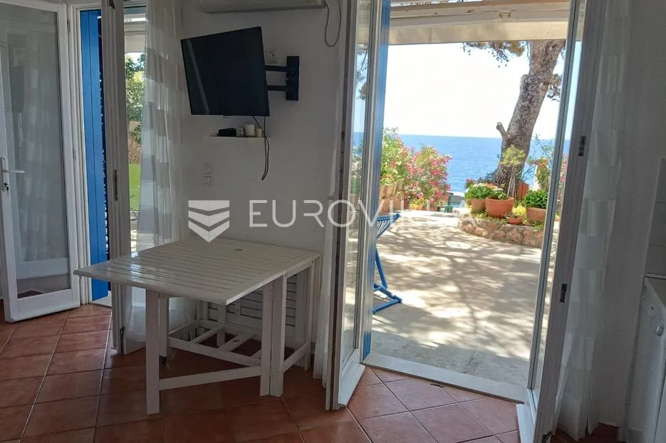 hvar, lijepa kuća na južnoj strani otoka 1.red uz more - slika 9