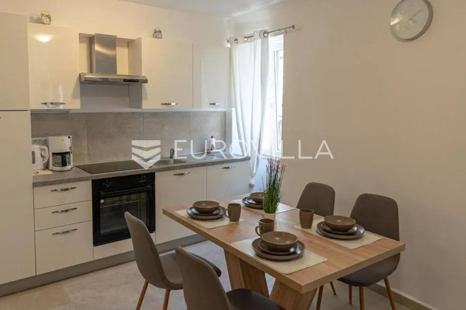 istra, rovinj, novo adaptiran prekrasan stan u centru rovinja nkp 88m2 - slika 2