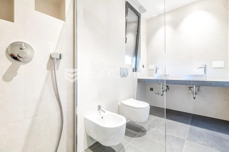 zagreb, šalata novoizgrađena obiteljska vila 250m2 - slika 5