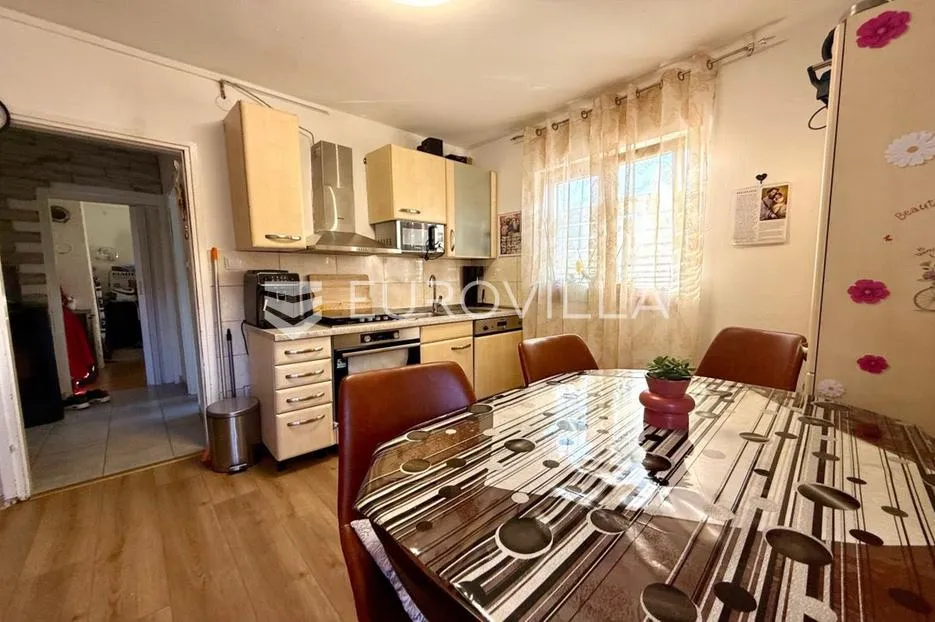 Krk, dvosobni apartman s prostranom terasom, pogledom i parkingom - Muraj, Krk