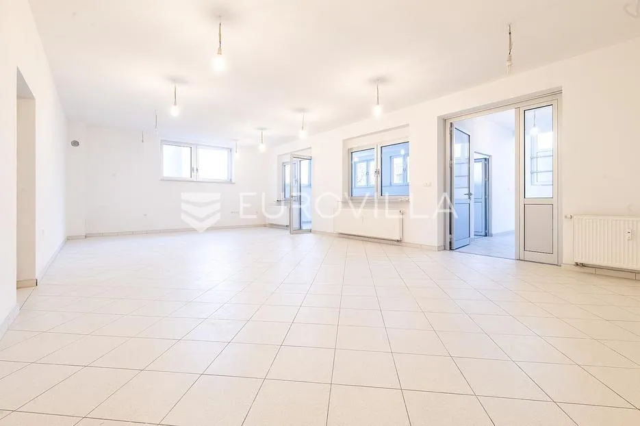 Zagreb, Špansko, poslovni prostor NKP 235 m2, 2 PM