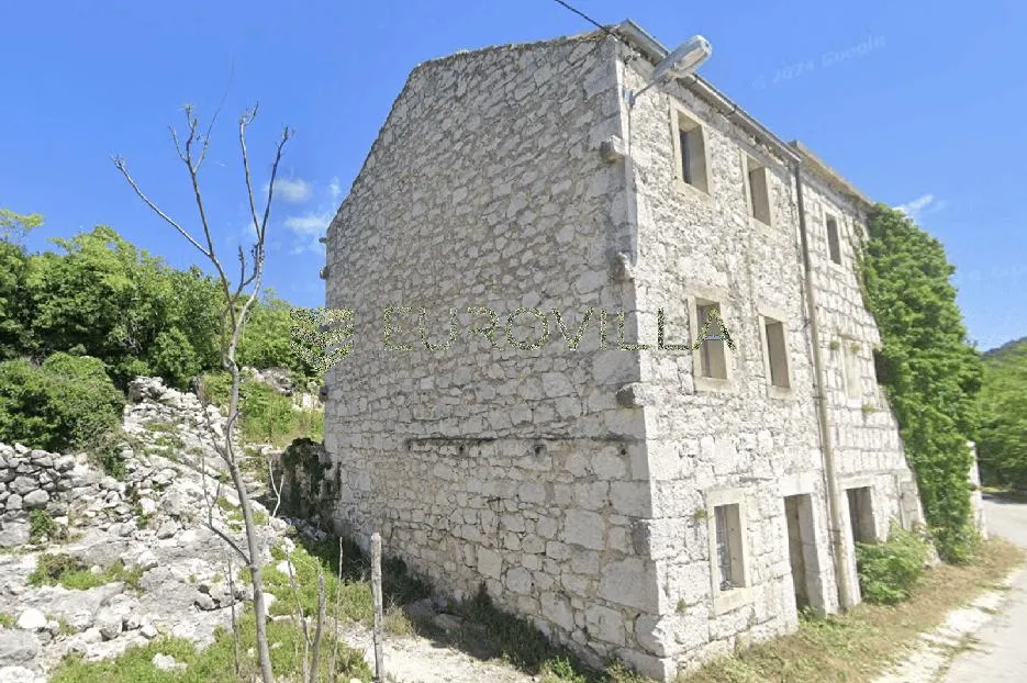 Slivno, Raba, dvojna kamena kuća za renovaciju
